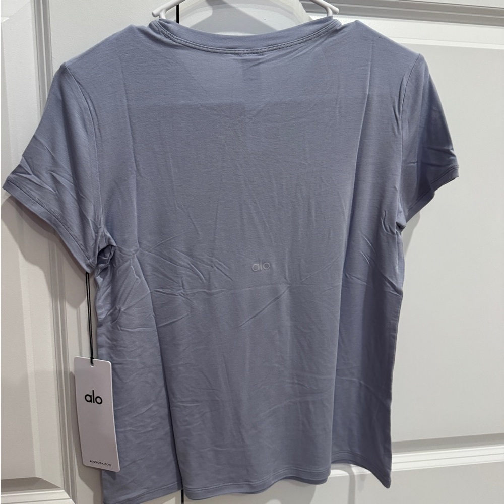 ALO Yoga All Day Short Sleeve Shirts - Picture 4 of 5